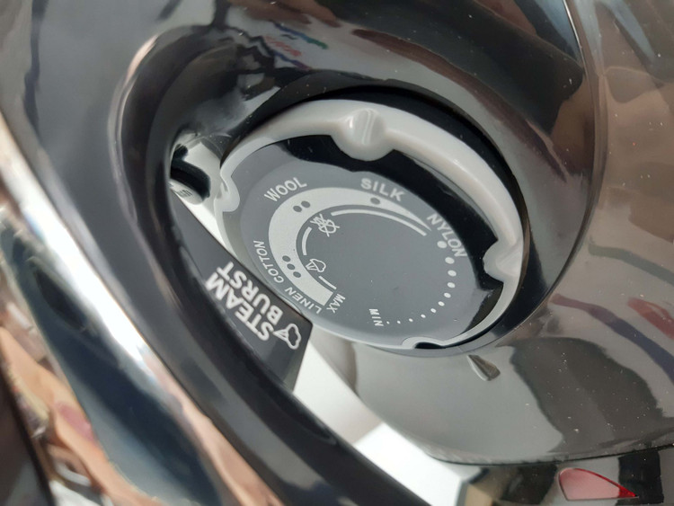 اتو بخار جنتل من راف 2200 وات صفحه Nano ceramic درجه 1 مدل1153